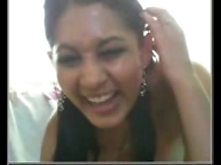 Desi Indian Hot stunner on webcam must see